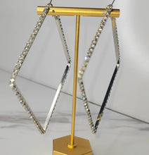 Load image into Gallery viewer, Sqauretangle Hoops