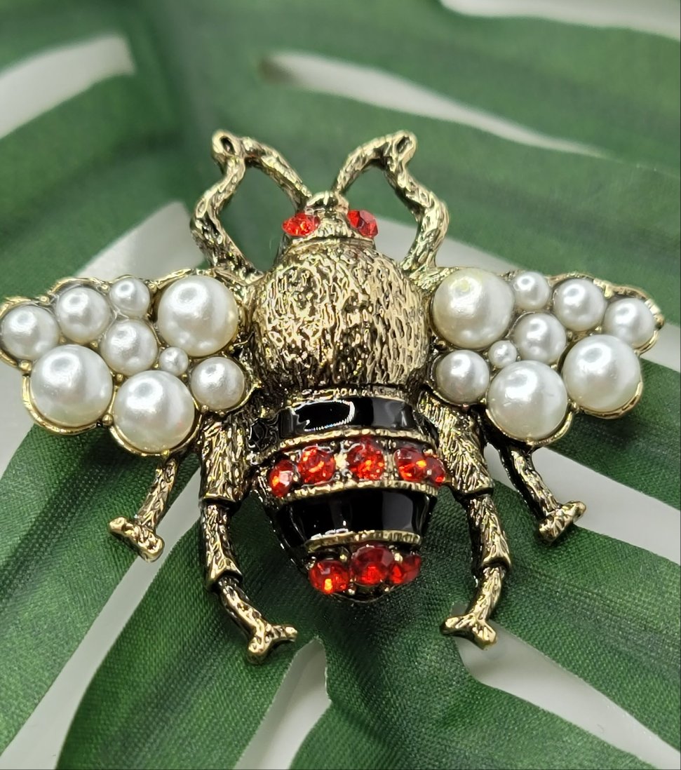 Bee~utiful Brooch