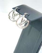 Load image into Gallery viewer, Luxe&#39; Silver Hoops
